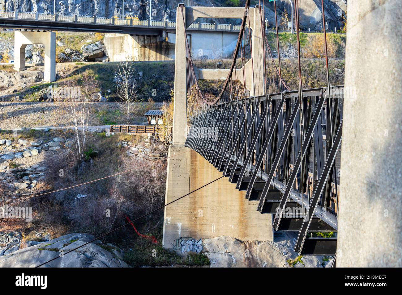 Brilliant suspension bridge hi-res stock photography and images - Alamy