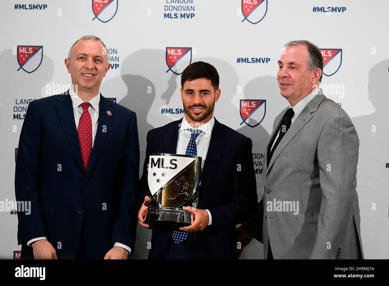Foxborough Massachusetts, USA. 7th Dec, 2021. New England Revolution midfielder Carles Gil (middle) poses with Revolution president Brian Bilello (L) and head coach Bruce Arena (R) at the 2021 Landon Donovan MLS Most Valuable Player award ceremony held at Gillette Stadium in Foxborough Massachusetts. New England Revolution midfielder Carles Gil was named the 2021 Landon Donovan Most Valuable Player. Eric Canha/CSM/Alamy Live News Stock Photo