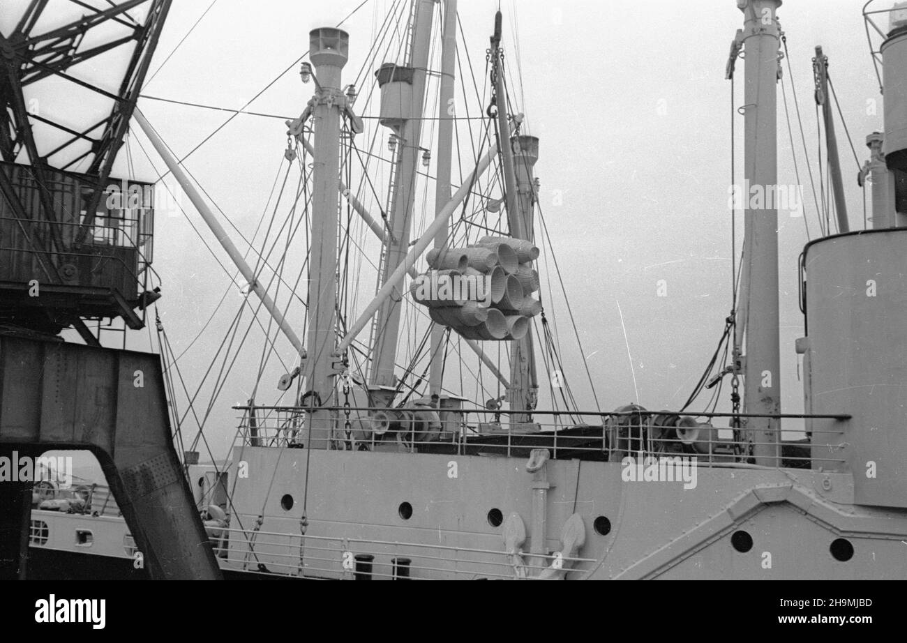 Gdynia 1948 09 26 Za adunek Koszy Na Statek Pasa erski M s Batory 