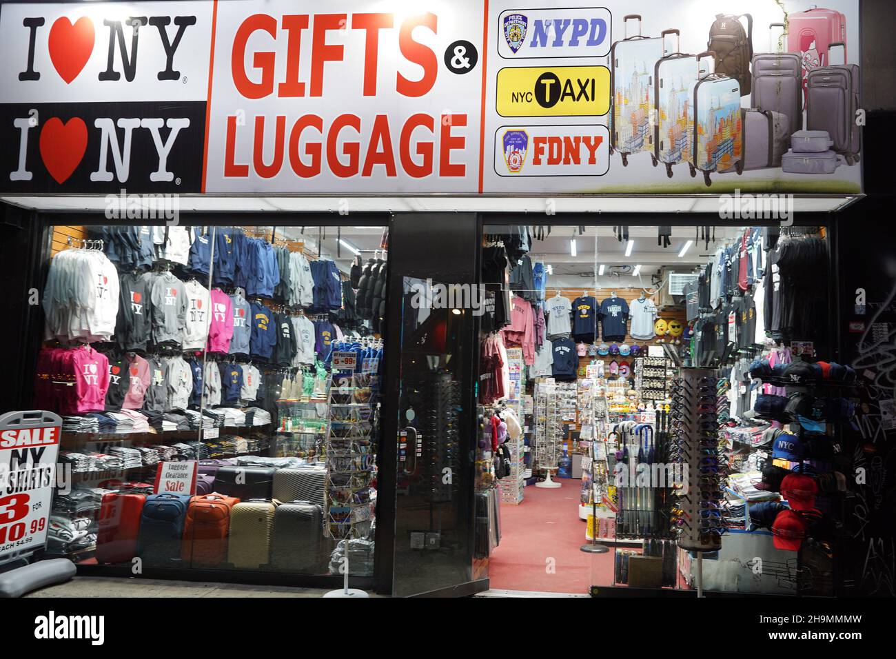 New York, NY - November 15, 2021:  A souvenir and tee-shirt shop, a common sight in tourist areas Stock Photo