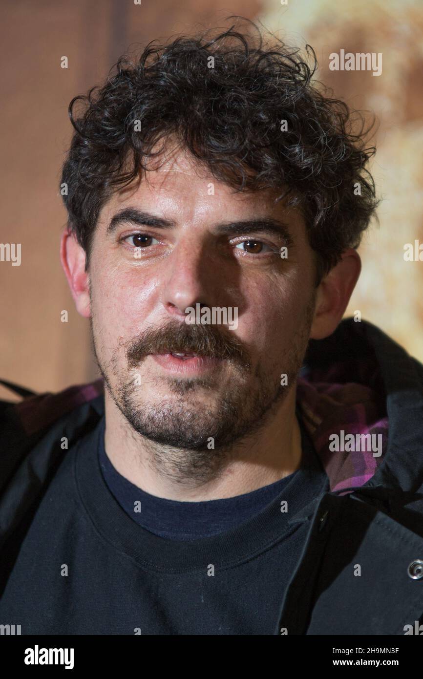 Damien Bonnard attend La Main de Dieu Netflix film premiere at La