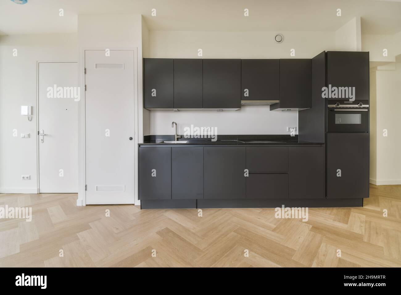 Amazing kitchen with black kitchen unit and stove Stock Photo Alamy