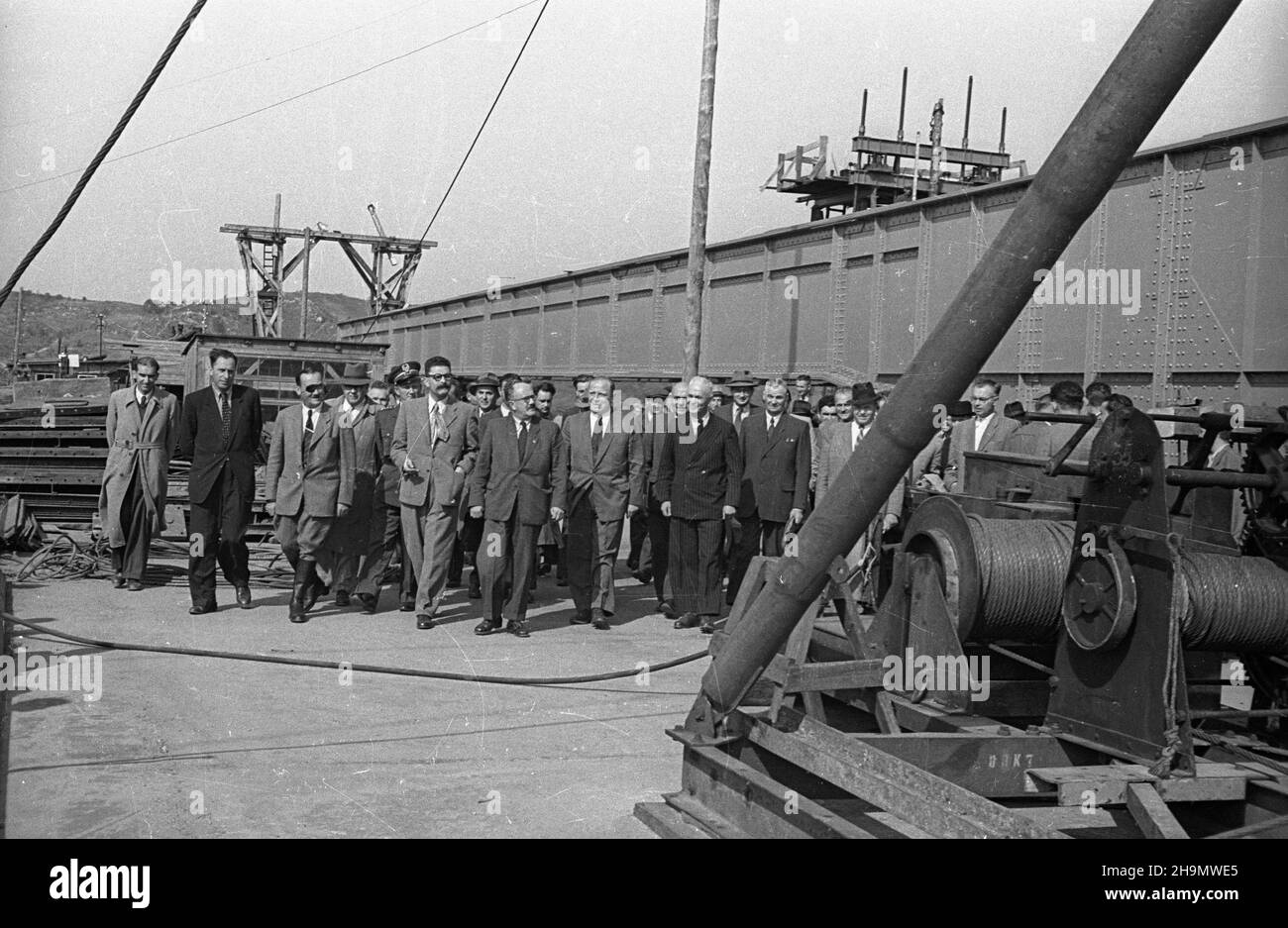 Brzeg Dolny, 194810. Most kolejowy na Odrze (zbudowany w 1873 r