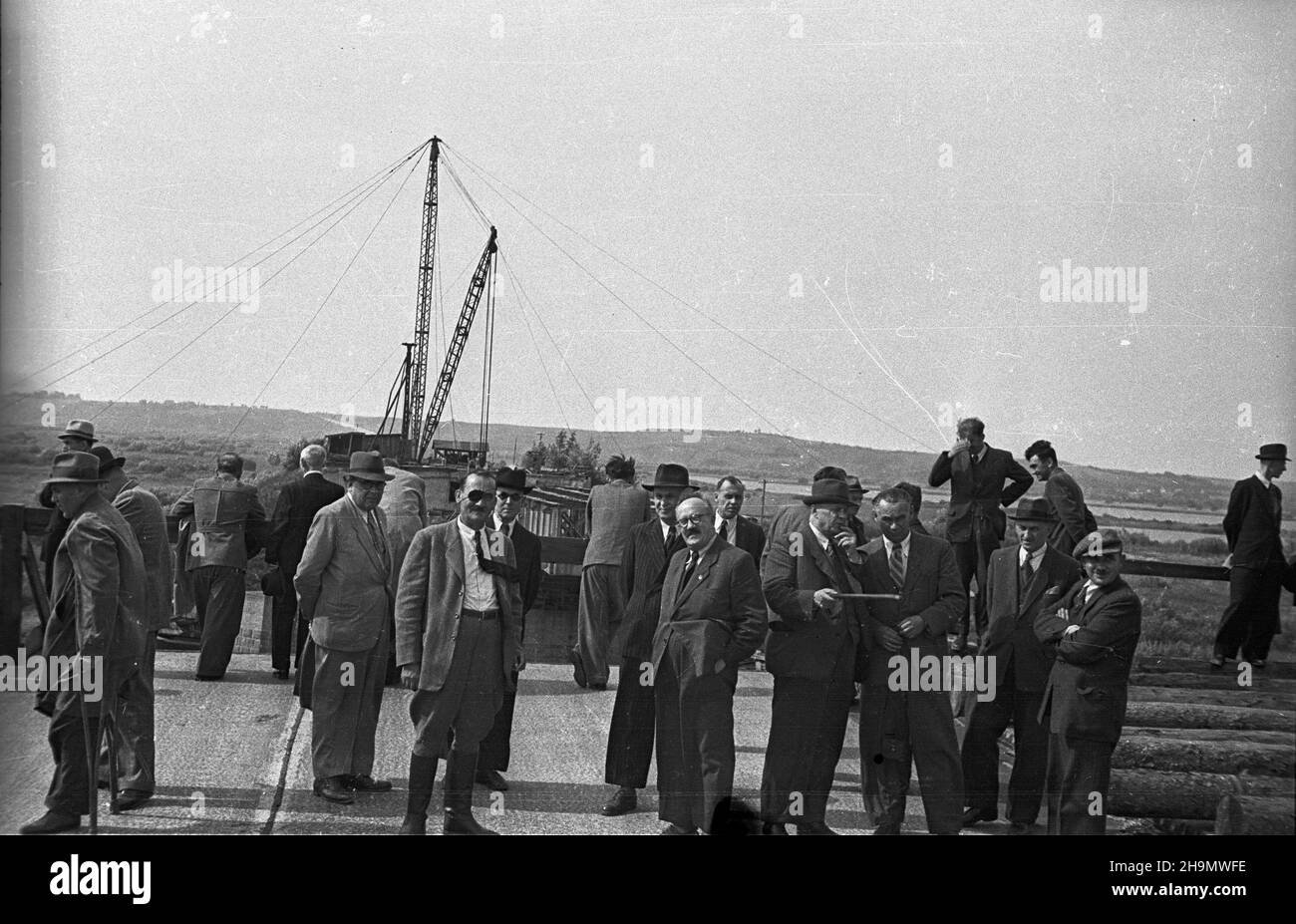 Brzeg Dolny, 194810. Most kolejowy na Odrze (zbudowany w 1873 r