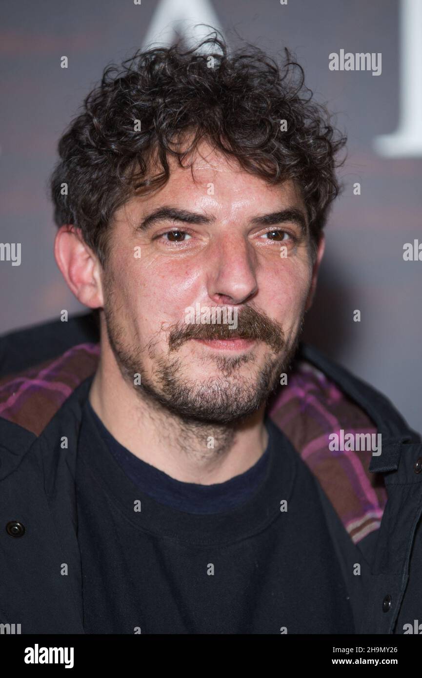 Damien Bonnard attend La Main de Dieu Netflix film premiere at La