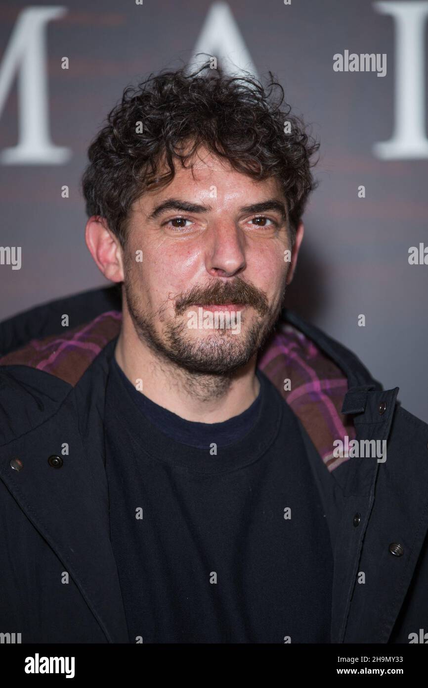 Damien Bonnard attend La Main de Dieu Netflix film premiere at La