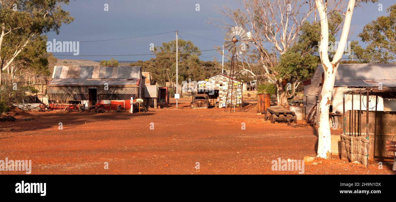 Corrugated iron buildings covered with vehicle license plates, in  the historical gold mining town Gwalia, Leonora, Western Australia Stock Photo