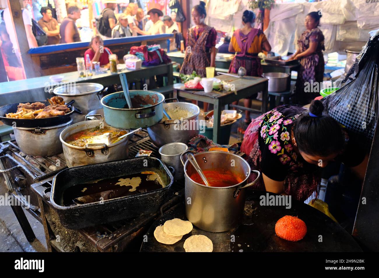 Guatemala Chichicastenango Plaza y Mercado - Street food vendor Stock Photo