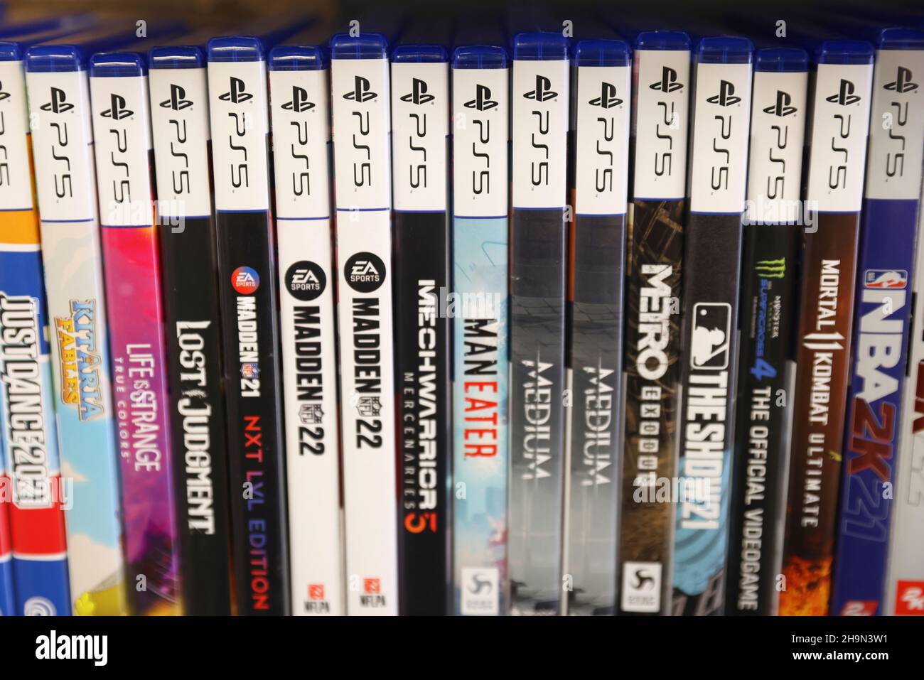 Ps5 games hi-res stock photography and images - Alamy