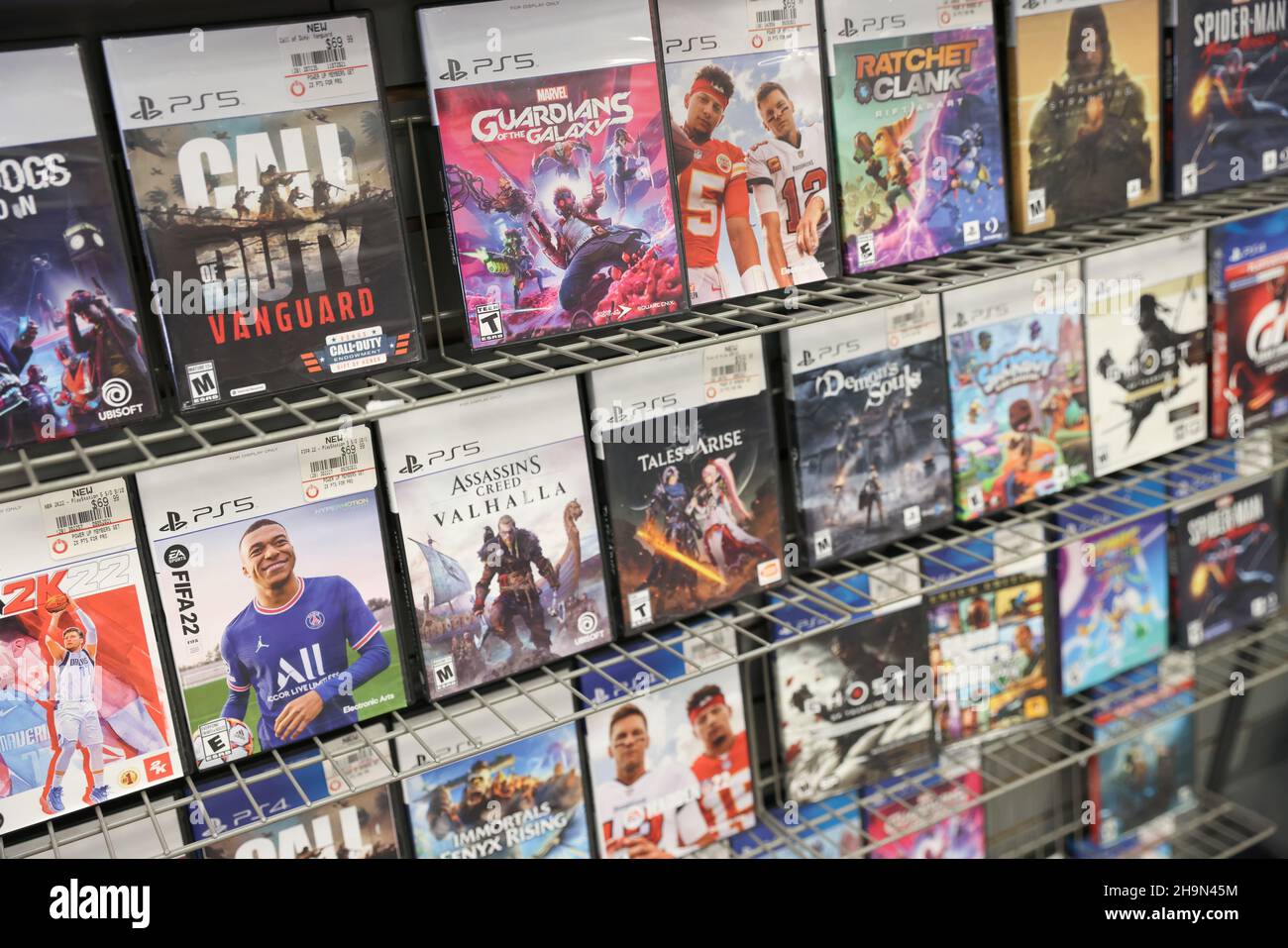 Ps5 games hi-res stock photography and images - Alamy