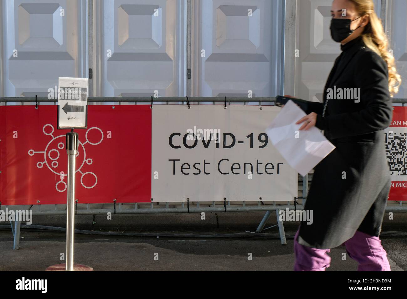 Brussels, Belgium. 7th Dec, 2021. A woman prepares to receive test at a COVID-19 test center in Brussels, Belgium, Dec. 7, 2021. Hans Kluge, the WHO's regional director for Europe, on Tuesday urged governments and citizens in Europe to take immediate action to halt the spread of the COVID-19 pandemic by implementing five pandemic stabilizers to keep the mortality rate down. Credit: Zhang Cheng/Xinhua/Alamy Live News Stock Photo