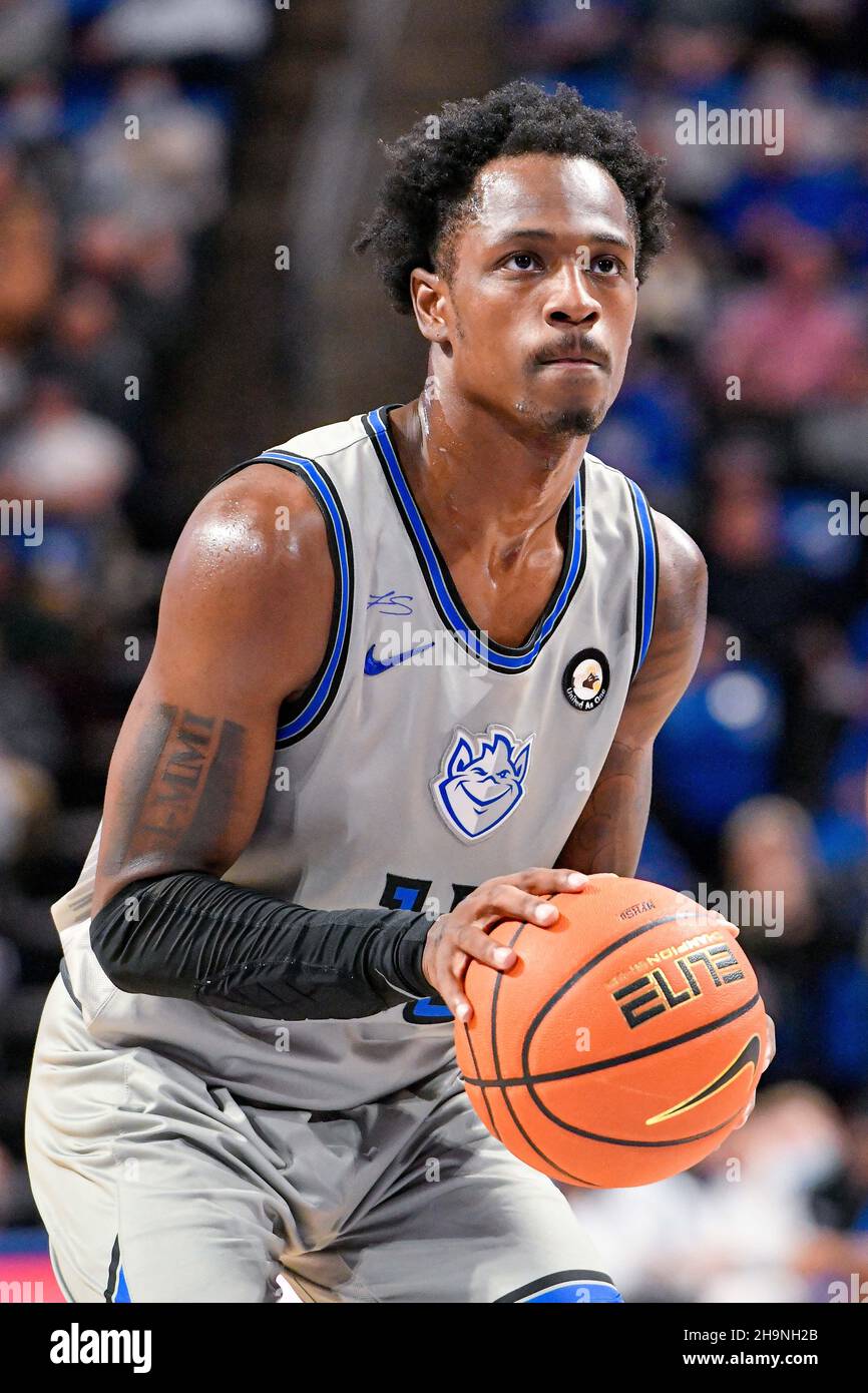 December 07, 2021 Saint Louis Billikens guard Jordan Nesbitt (15) gets
