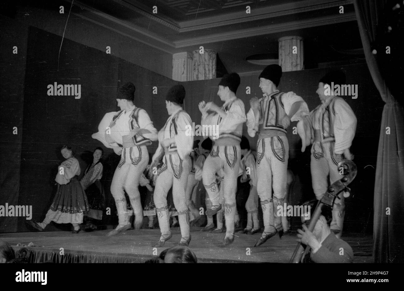 Rumunia, Bukareszt, 1949-01-25. Drugiego dnia wizyty w Rumunii delegaci rz¹du polskiego obejrzeli przedstawienie w Operze Narodowej. bk  PAP      Romania, Bucharest, Jan. 25, 1949. A Polish government delegation attended a performance at the National Opera House on the 2nd day of their visit to Romania.  bk  PAP Stock Photo