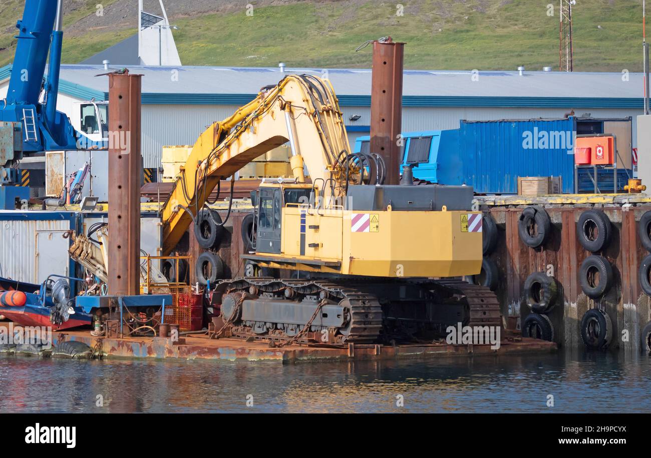 Empty excavator hi-res stock photography and images - Alamy