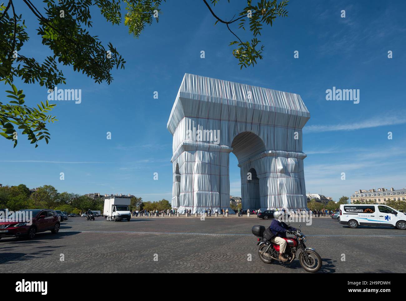 Paris (France), September 22, 2021: “L'Arc de Triomphe Wrapped”, the Arc de Triomphe covered with fabric, temporary work by Christo and Jeanne-Claude, Stock Photo
