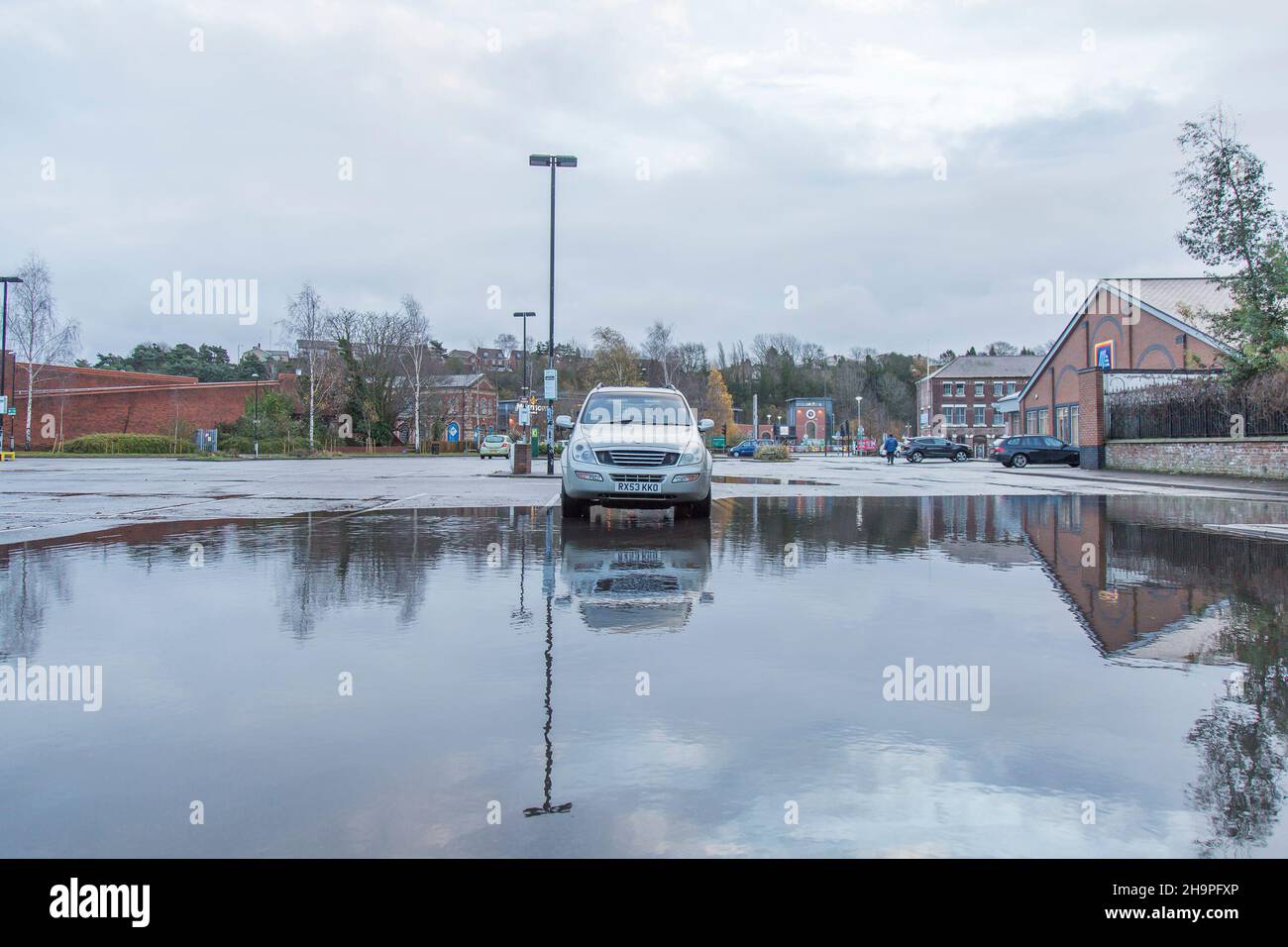 Kidderminster, UK. 8th December, 2021. UK weather with heavy rain