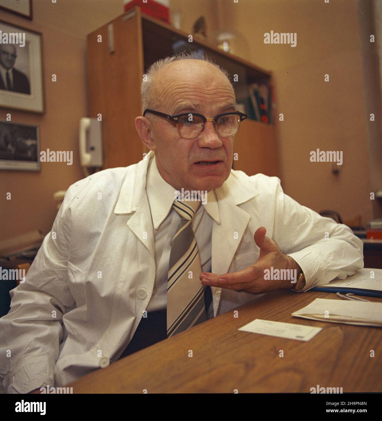 Wincenty Wcis³o kierownik Zak³adu Fizjologii Doœwiadczalej Akademii Medyczn...