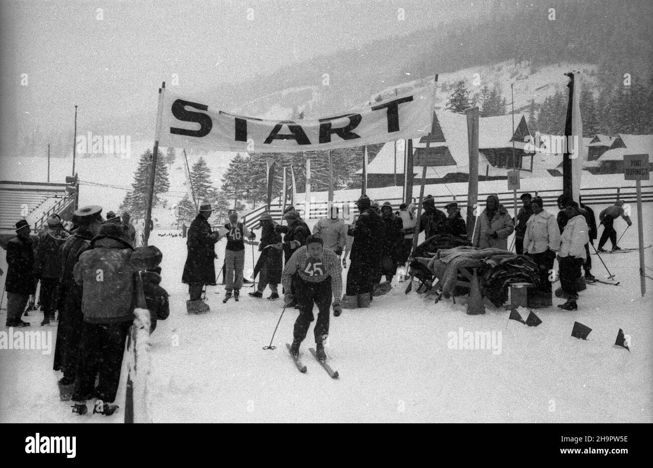 Zakopane, 1949-03-03. Miêdzynarodowe Zawody Narciarskie o Puchar Tatr (23 II-3 III). Start do biegu na 30 km na stadionie pod Krokwi¹. Nz. reprezentanci Czechos³owacji Karel Dvorak (nr 45) i Miroslav Marousek (nr 46). ka  PAP      Zakopane, March 3, 1949. The International Skiing Tournement for the Tatra Mountains Cup (February 23 -March 3). The start to a 30-kilometre cross country skiing from the sport stadium under Krokiew. Pictured: representatives of Czechoslovakia Karel Dvorak (No. 45), Miroslav Marousek (No. 46).  ka  PAP Stock Photo