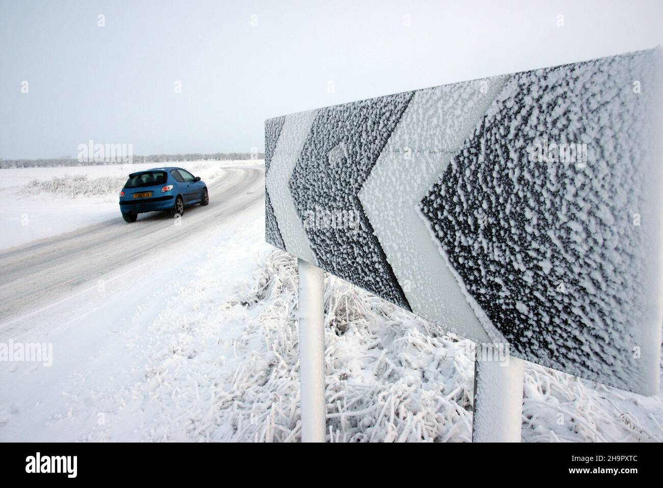 Cold icy dangerous driving conditions hi-res stock photography and ...