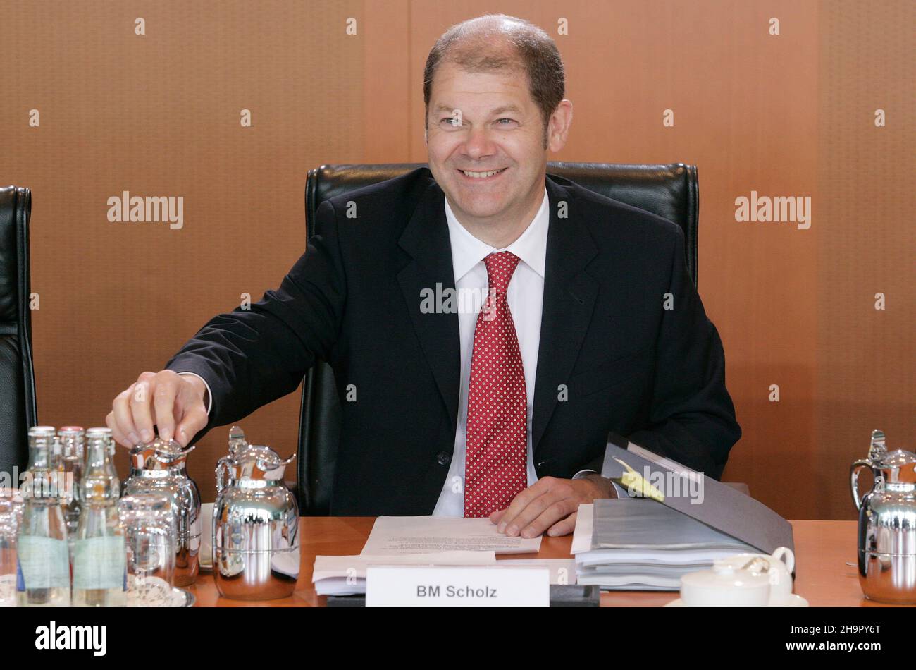 Berlin, Deutschland. 16th July, 2008. Bundesarbeitsminister Olaf Scholz bei der 112. Kabinettssitzung im Bundeskanzleramt in Berlin Credit: dpa/Alamy Live News Stock Photo