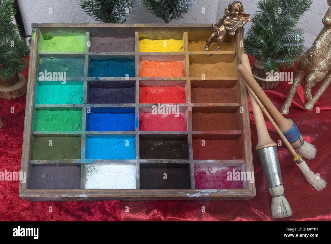 Old wooden box with powder paints, decoration in the shop window of a former painter's shop, Ebermannstadt, Upper Franconia, Bavaria, Germany Stock Photo