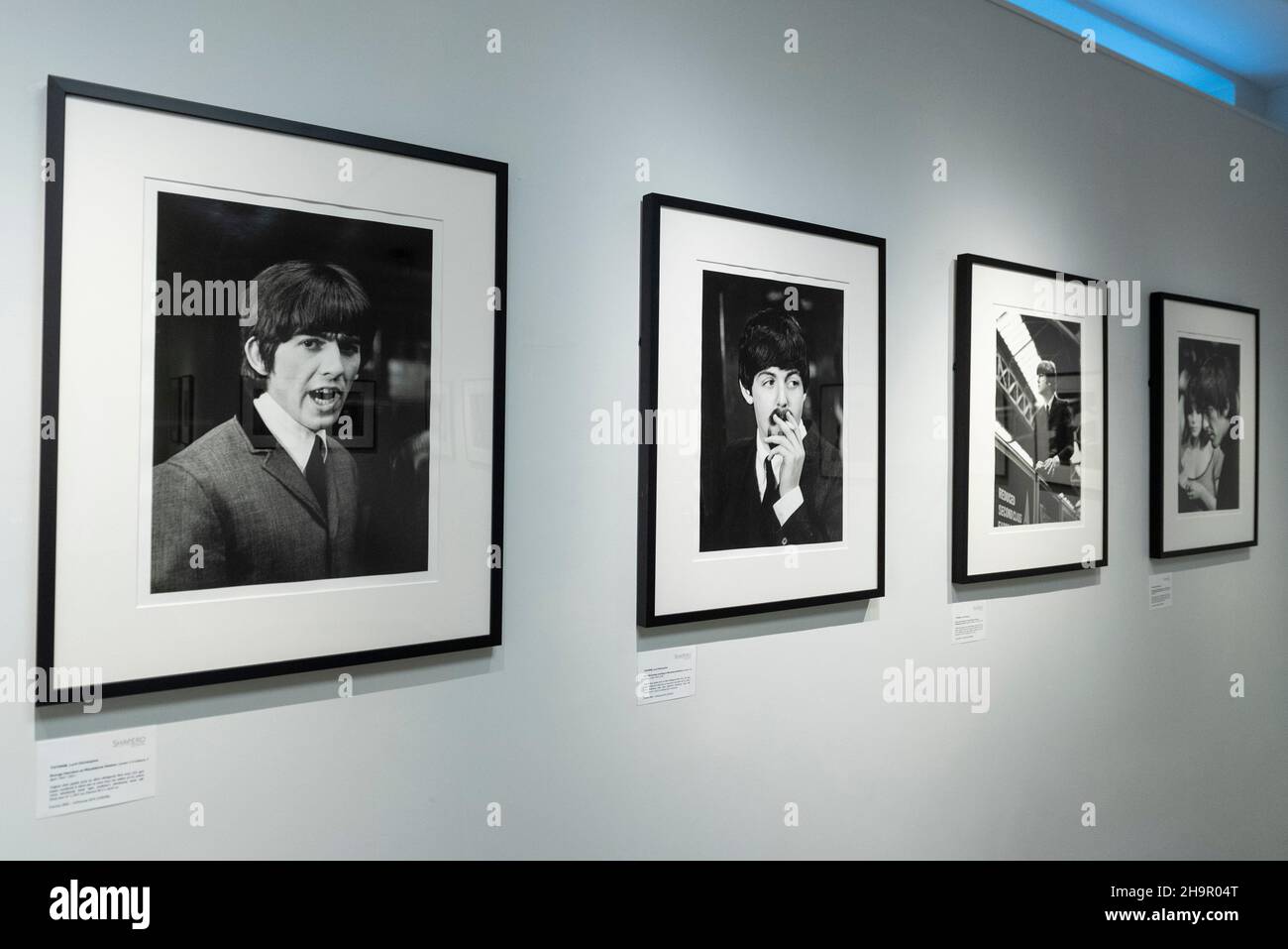 London, UK.  8 December 2021.  A general view at the preview of an exhibition of lost photographs of The Beatles by Lord Thynne, son of the 6th Marquess of Bath.  The exhibition, featuring candid images of the band in spring 1964 on the set of their first film A Hard Day’s Night, is at the Shapero Modern Gallery in Mayfair until 16 January 2022. Credit: Stephen Chung / Alamy Live News Stock Photo