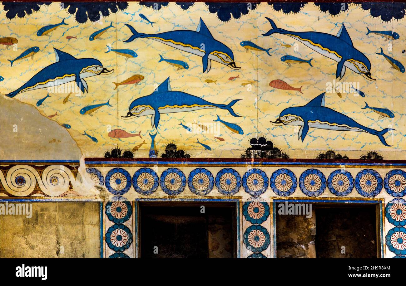Dolphin frescoes (replica) in the Queen's bath (1600-1400 BC), Minoan Palace of Knossos by King Minos, built between 2100 and 1800 BC, Crete Stock Photo
