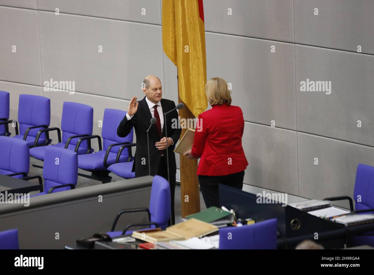 12/08/2021, Berlin, Germany, Olaf Scholz and Bärbel Bas in the plenary hall. Olaf Scholz will take his oath of office as Federal Chancellor on December 8th, 2021 with the President of the Bundestag Bärbel Bas in the Bundestag. Stock Photo