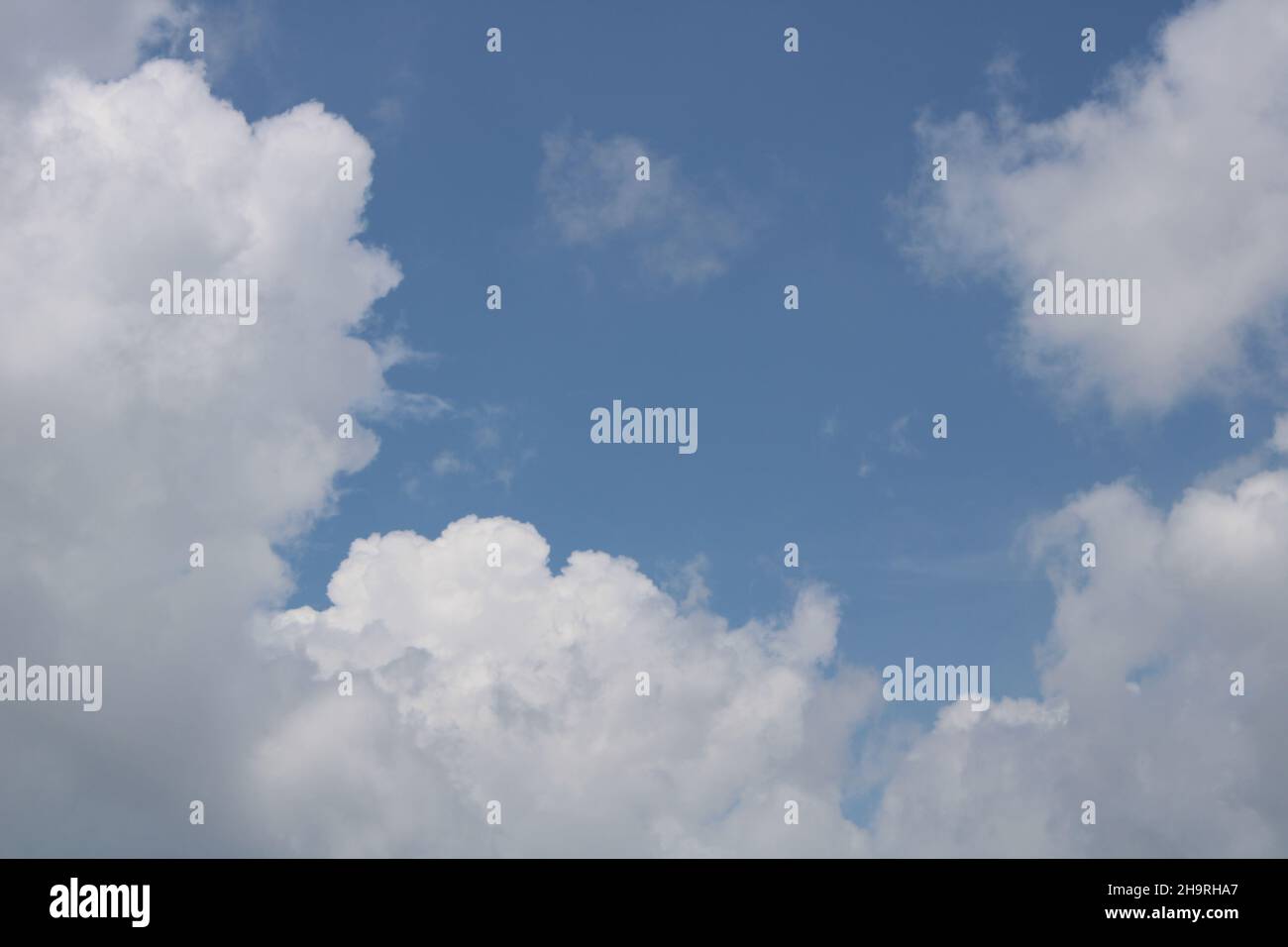 Clouds in a sunny day hi-res stock photography and images - Alamy