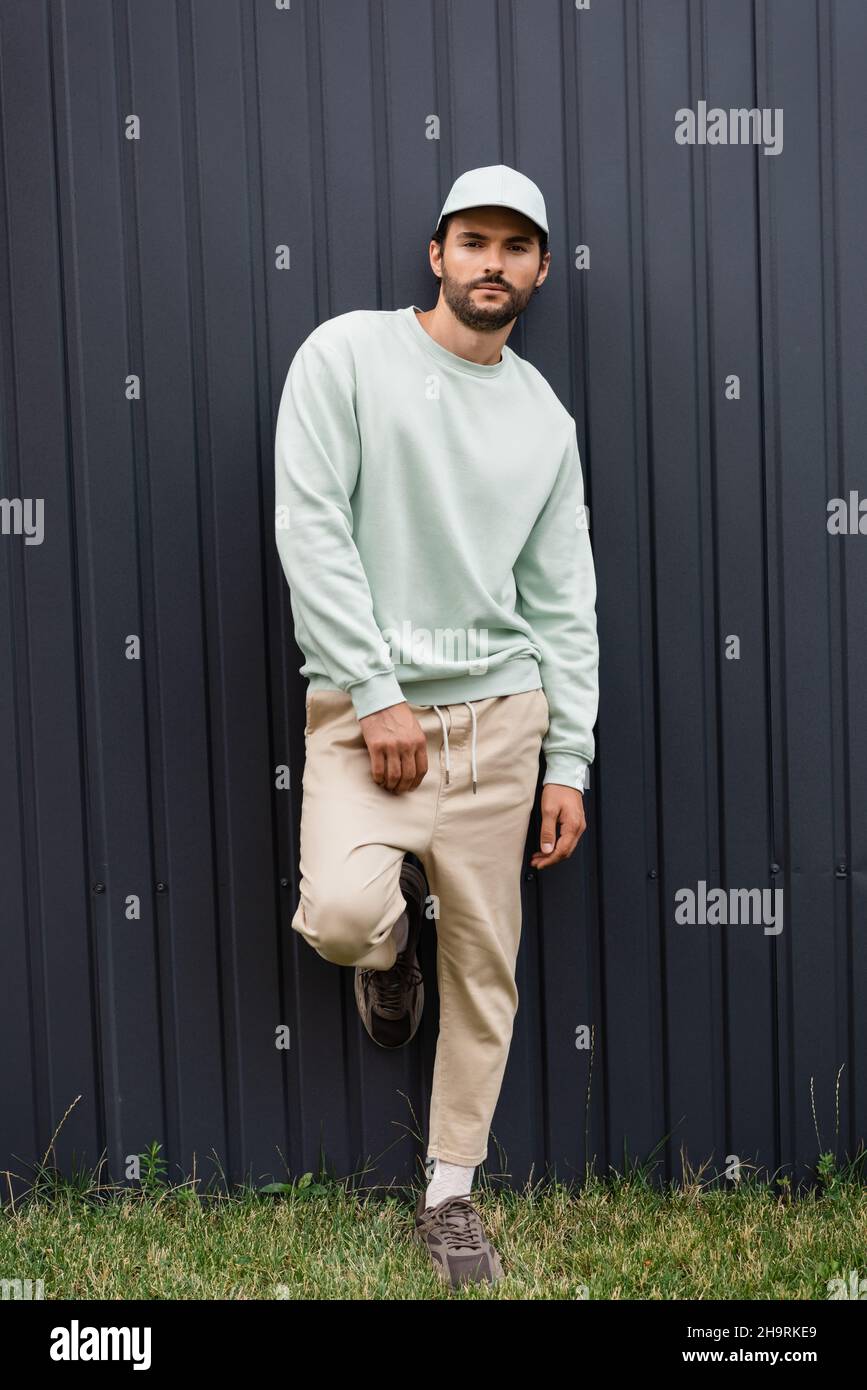 Bearded man in baseball cap hi-res stock photography and images - Alamy