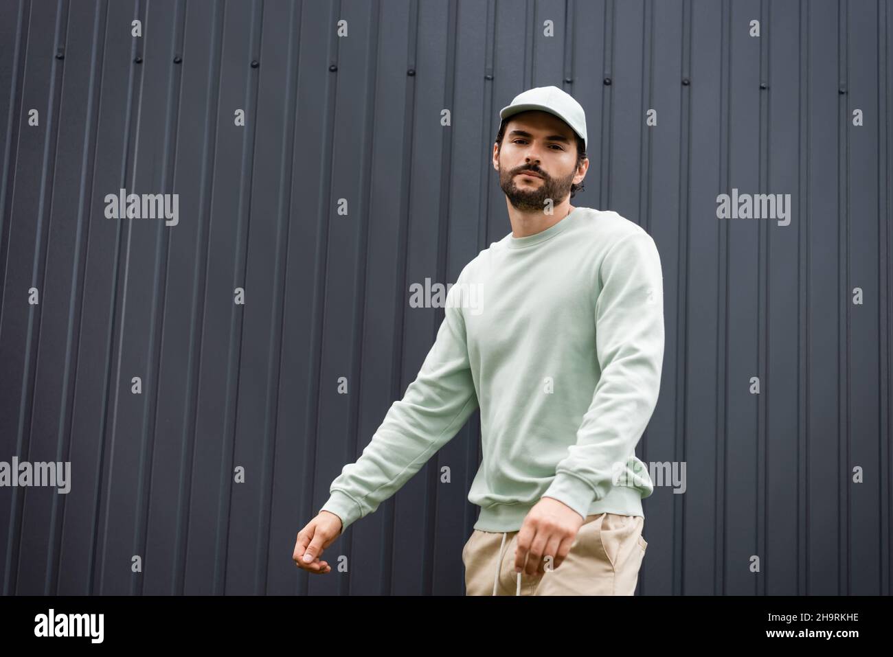 Bearded man in baseball cap hi-res stock photography and images - Alamy