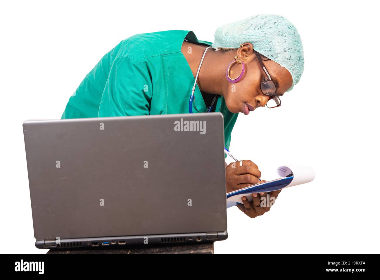Female doctor standing and taking notes on clipboard hi-res stock ...