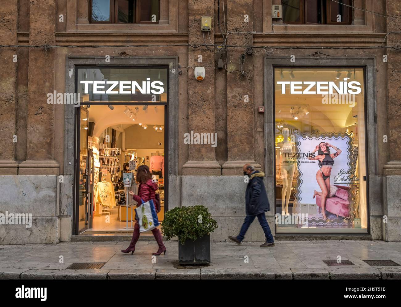 Tezenis logo hi-res stock photography and images - Alamy