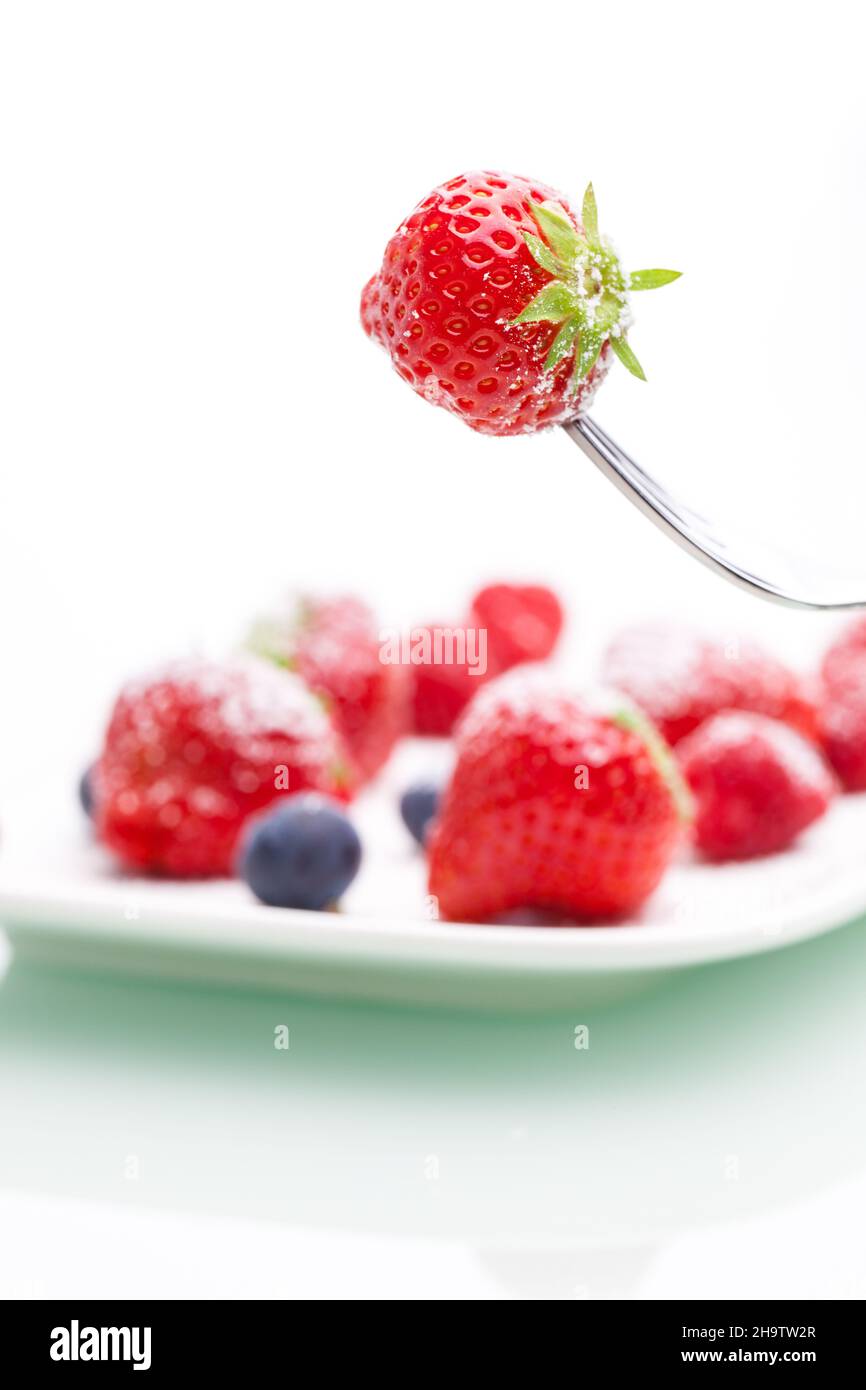 Fork, strawberry, powdered sugar, strawberries, sugar, plate, white