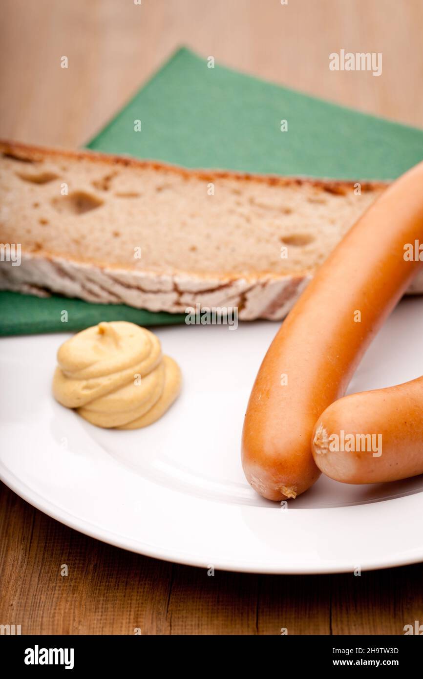 sausages, frankfurters, wieners, mustard, bread, horseradish, couple
