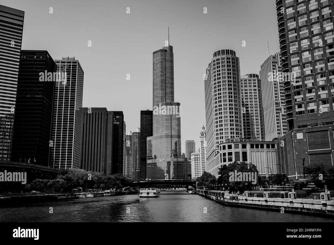 Black and white chicago skyline hi-res stock photography and images - Alamy