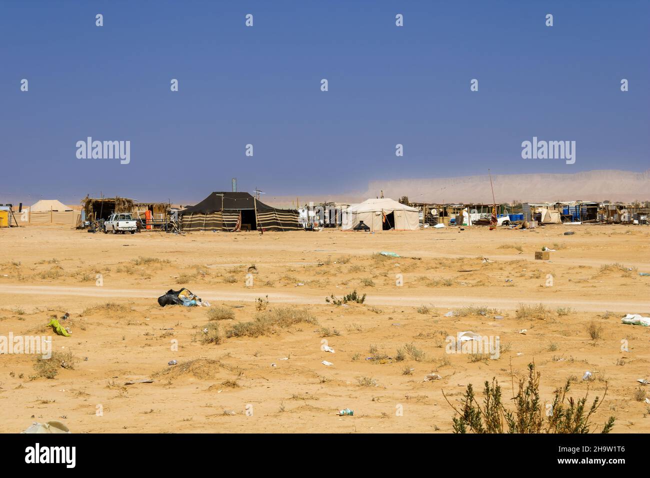A typical Bedouin family camp in the desert near Riyadh, Saudi Arabia Stock Photo