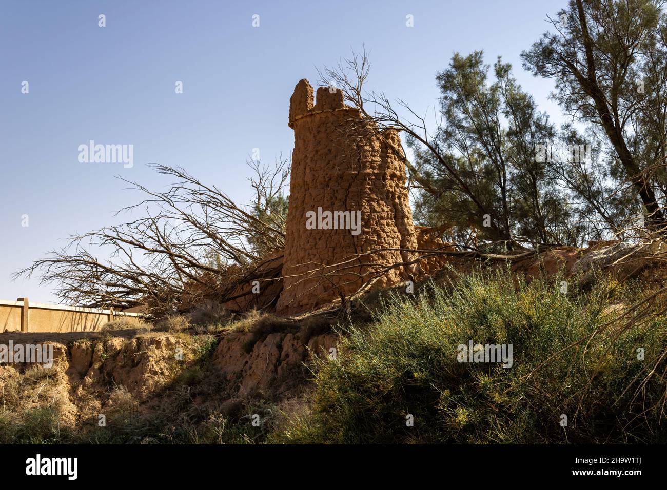Ruins of the traditional Arab mud brick house in Marat, Saudi Arabia Stock Photo