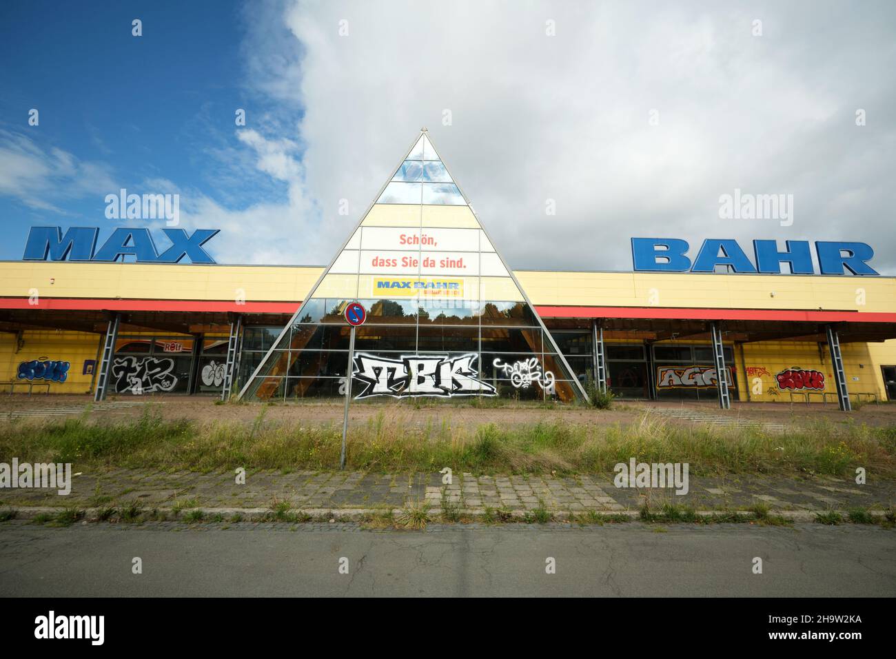 "27.08.2021, Germany, Bremen, Bremen DIY store of the bankrupt chain