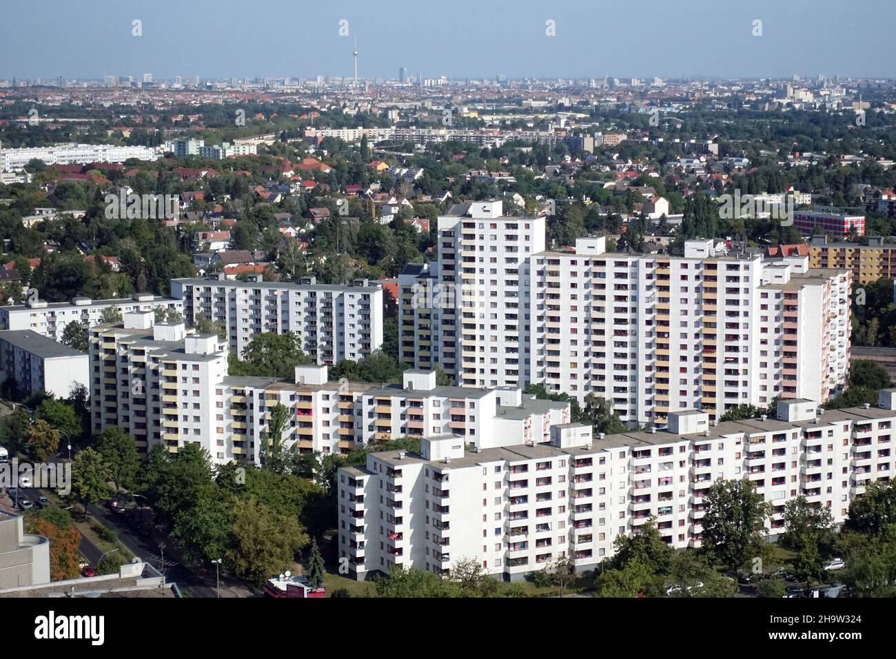 "12.08.2019, Germany, , Berlin - View of the high-rise buildings of Gropiusstadt.. 00S190812D015CAROEX.JPG [MODEL RELEASE: NO, PROPERTY RELEASE: NO (c Stock Photo
