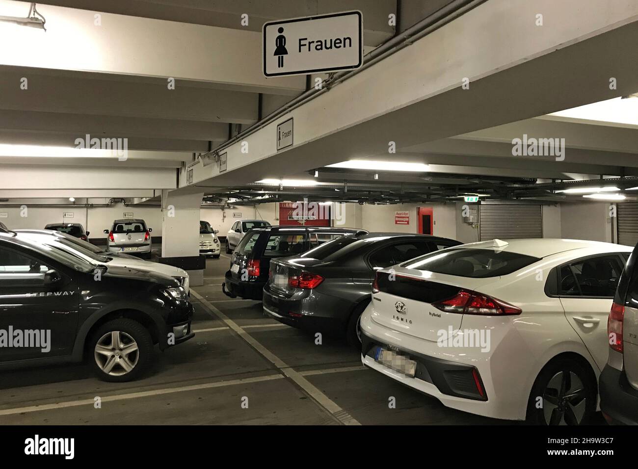 Womens parking spaces hi-res stock photography and images - Alamy