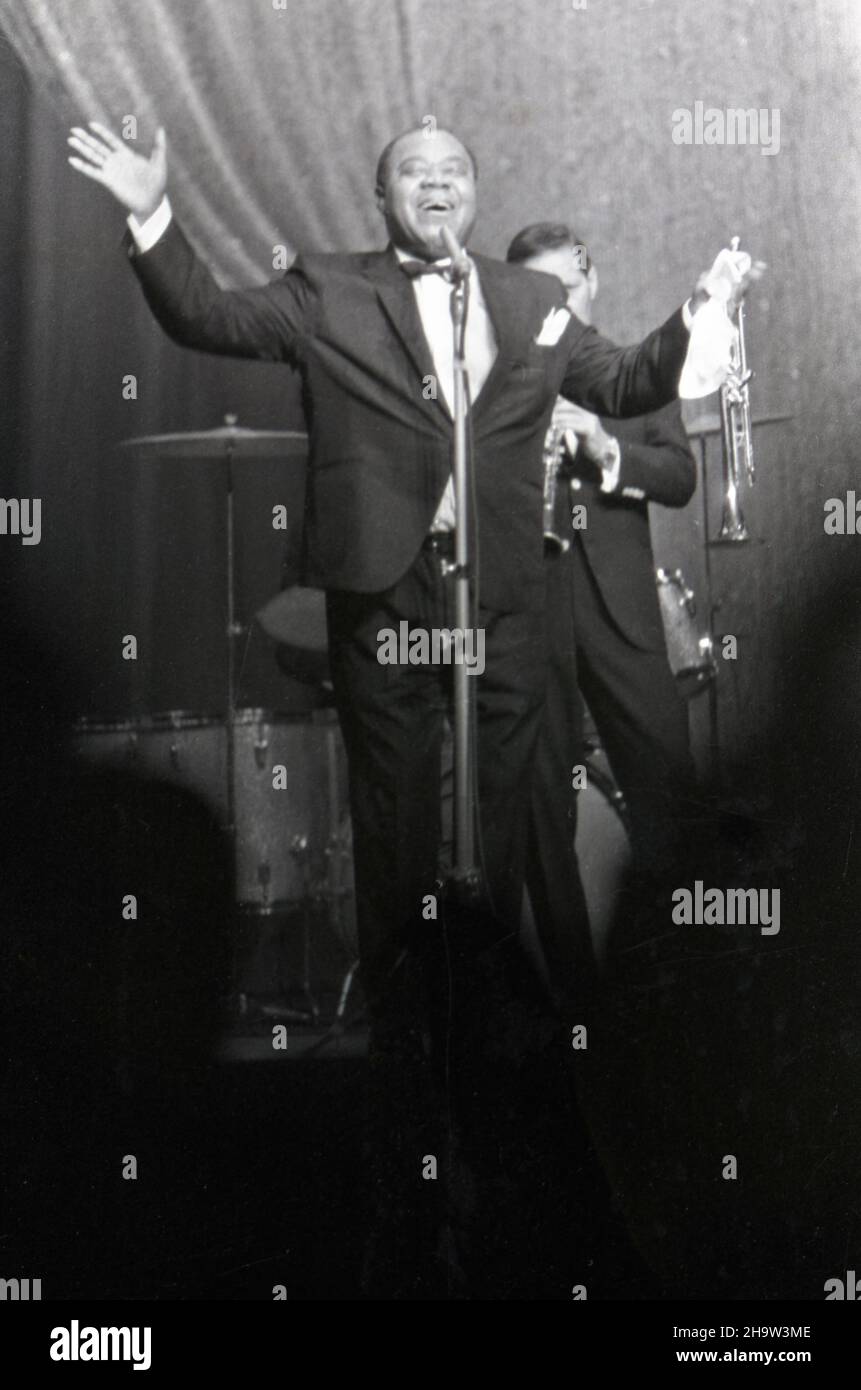 "20.03.1965, GDR, , Berlin - Louis Armstrong, Saenger. On 20.03.1965 he and Ella Fitzgerald gave a concert in the old Friedrichstadtpalast on the occa Stock Photo