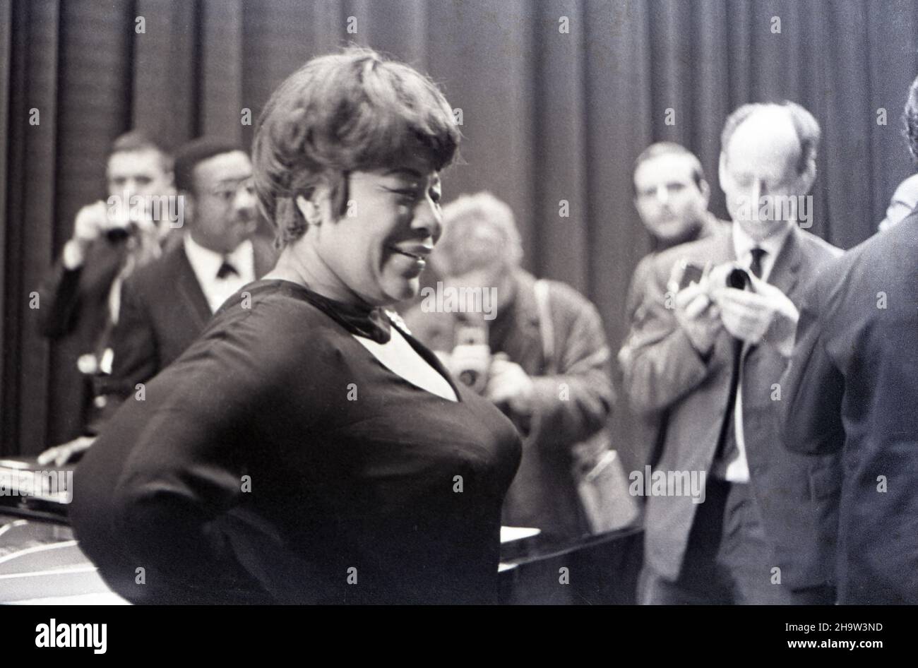 "20.03.1965, GDR, , Berlin - Ella Fitzgerald, singer. On 20.03.1965 she and Louis Armstrong gave a concert in the old Friedrichstadtpalast on the occa Stock Photo