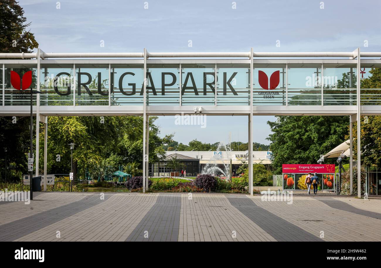 '21.09.2021, Germany, North Rhine-Westphalia, Essen - Main entrance to the Grugapark, a park in Essen, is from the first Grossen Ruhrlaendischen Garte Stock Photo