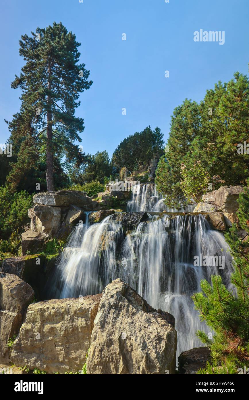 '21.09.2021, Germany, North Rhine-Westphalia, Essen - Alpinum with waterfall, Grugapark, a park in Essen, is from the first Great Ruhrlaendische horti Stock Photo