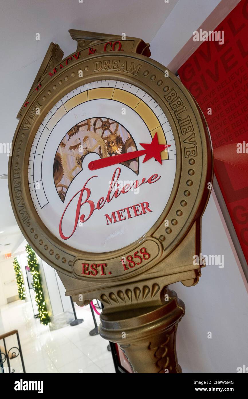 do You Believe in Santa Meter, Macy's , 2021, USA , NYC Stock Photo