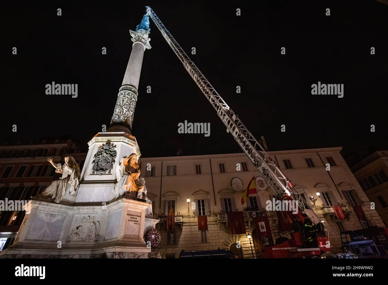 First Firefighters In Rome Rome, Italy. 08th Dec, 2021. Firefighters' ladder stretched to the top ...