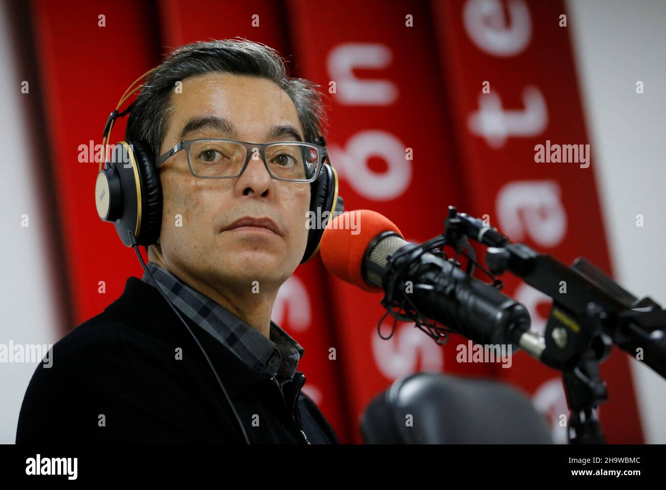 Juan Luis Font, a journalist critic of the Guatemalan government and target of a criminal investigation by the Special Prosecutor's Office Against Impunity (FECI), speaks during his radio program 'Con Criterio' at Infinita radio station, in Guatemala City, Guatemala December 7, 2021. Picture taken December 7, 2021. REUTERS/Luis Echeverria Stock Photo