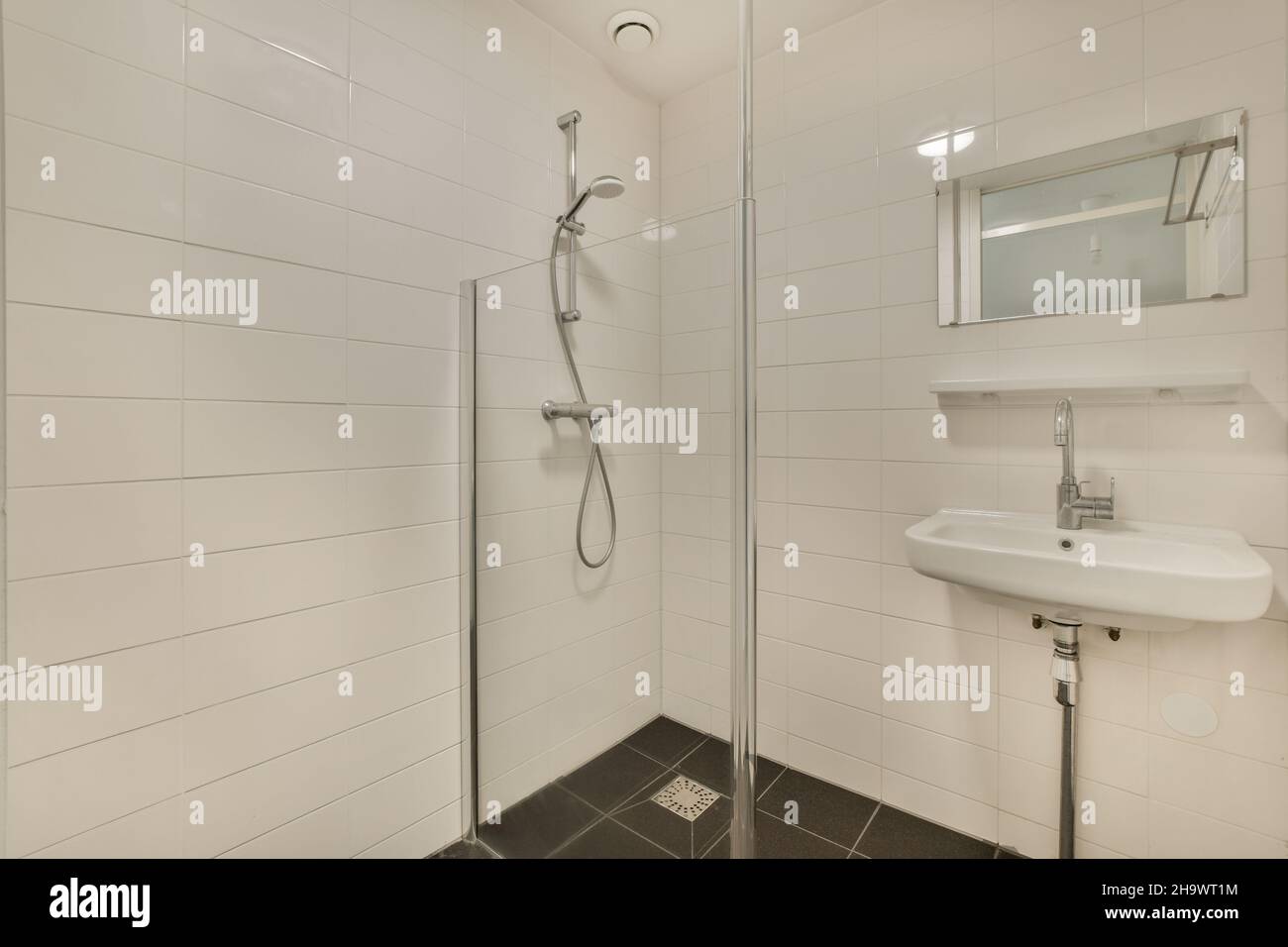 Interior design of attractive and cozy bathroom Stock Photo - Alamy
