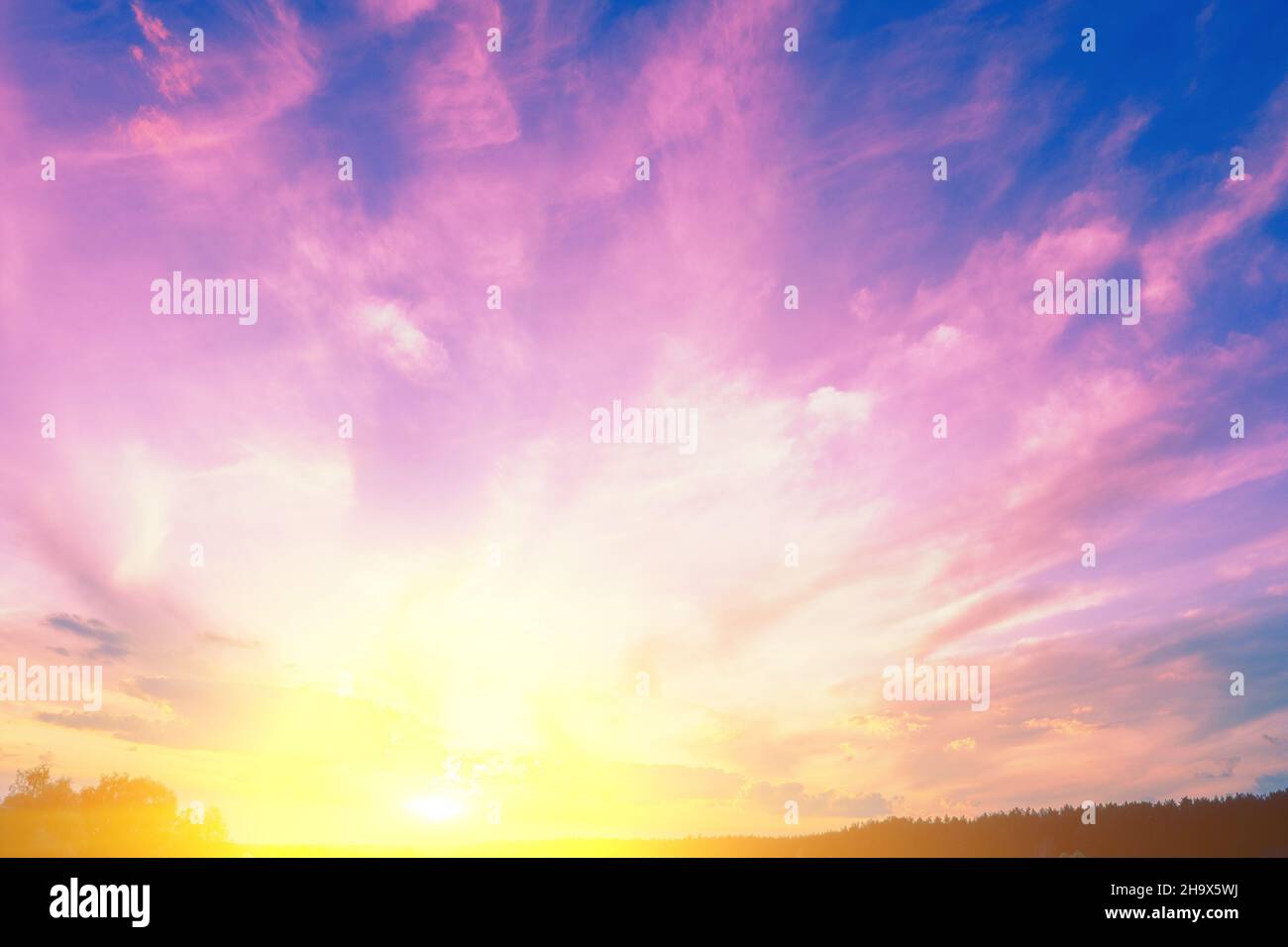 Gradient sunset hi-res stock photography and images - Alamy